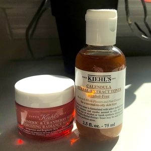 Kiehl’s skin care toner and face mask set